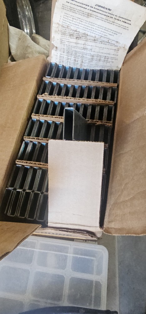 PASLODE 1/2" Crown 1-1/2" Leg 16 gauge Brite Basic Staple 400028 PARTIAL BOX