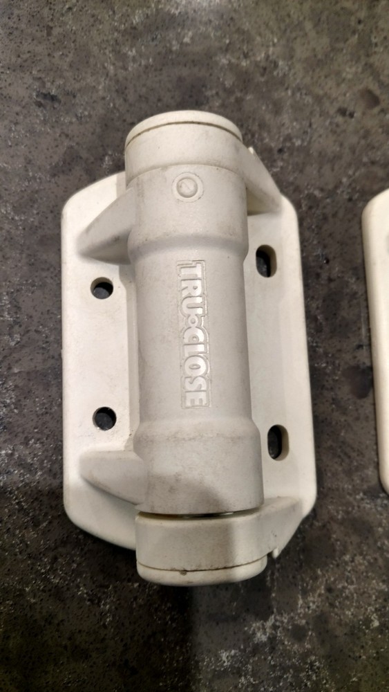 D&D TRUCLOSE REGULAR SELF-CLOSING SPRING GATE HINGES, 2 PACK