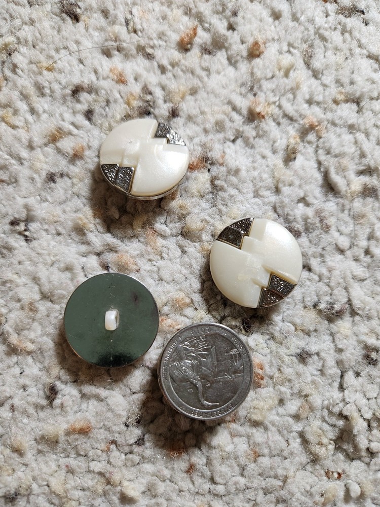 4 Beign Shank Buttons