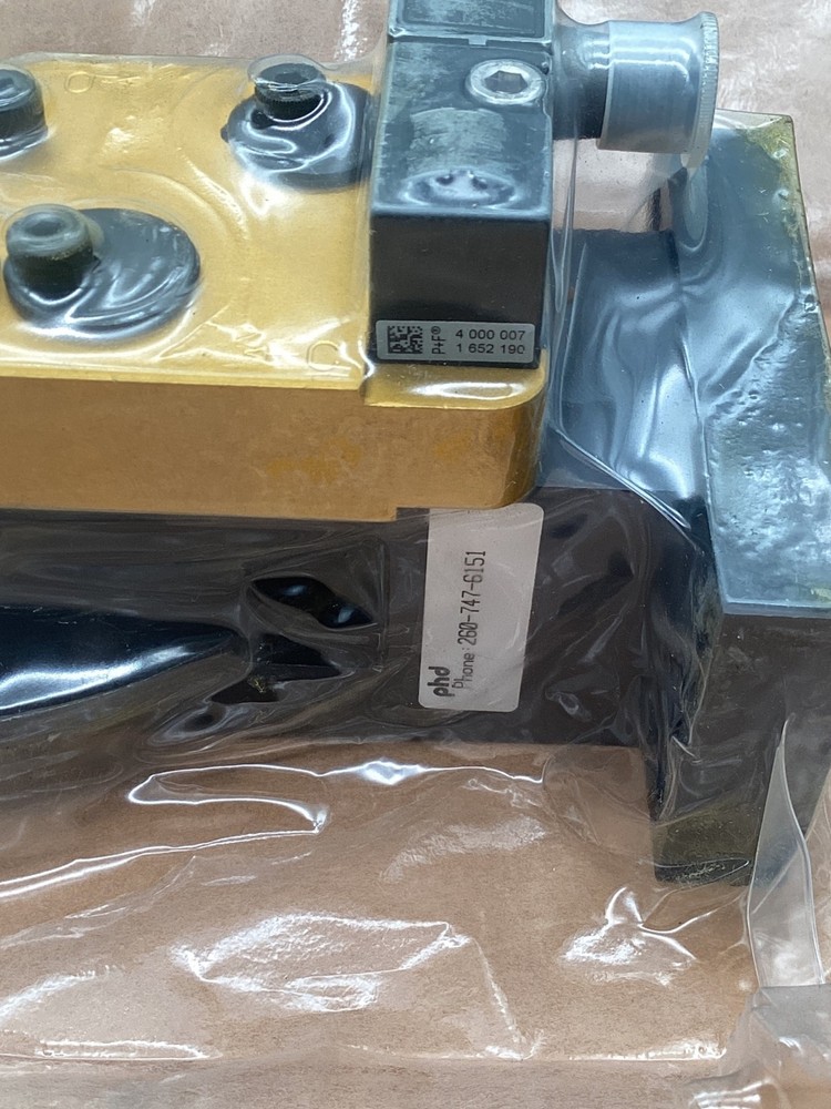 PHD ML314027 Pneumatic Gripper NEW