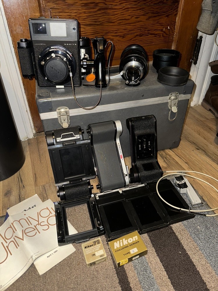 [CLA’D] Mamiya Universal Press 2 Lenses, 4 Backs, Case Lot