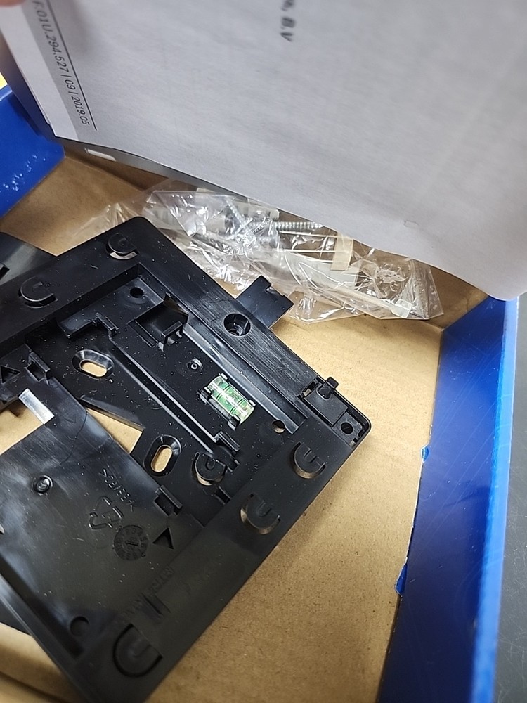 Bosch B942W Touchscreen Intrusion LCD Keypad, White