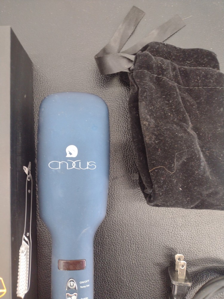 CNXUS Ionic Hair Straightener Brush MCH Ceramic Heating LED Display Adjust Temp