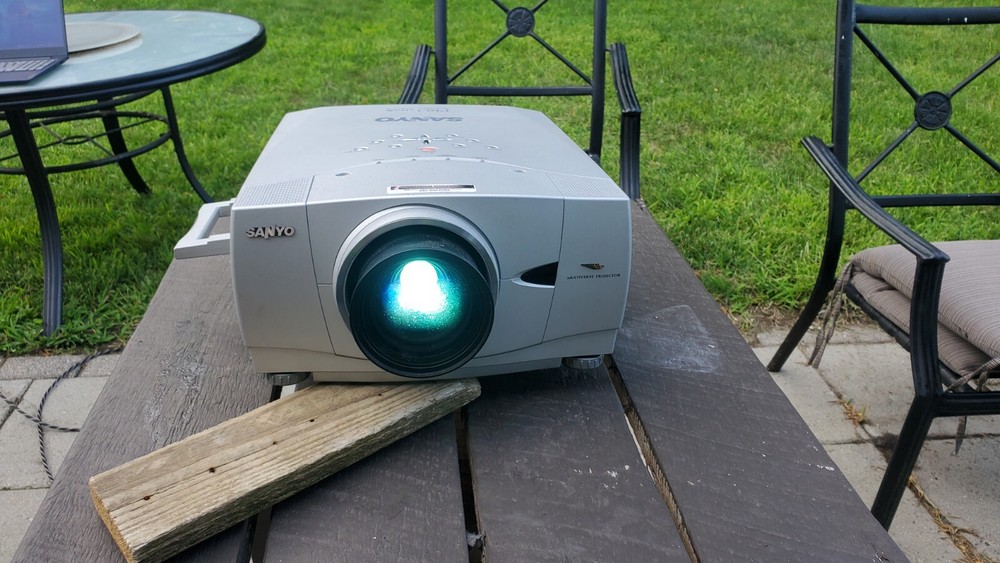 Sanyo PLC-XP56 Projector