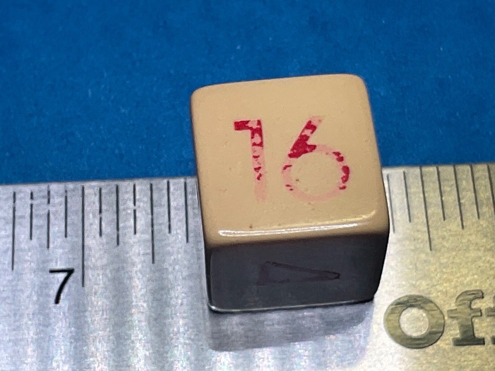 BAKELITE BACKGAMMON CUBE————B-4