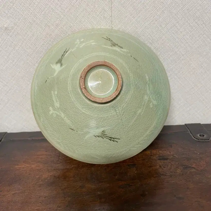 Jisun Tak Celadon Incense Burner - Cloud & Crane Embossed
