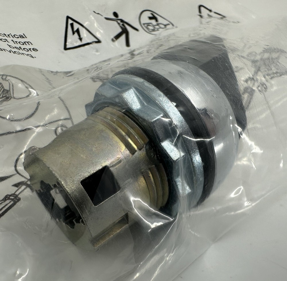 Allen-Bradley 800FM-SB32 Spring Return Selector Switch 800FMSB32 Series A SEALED