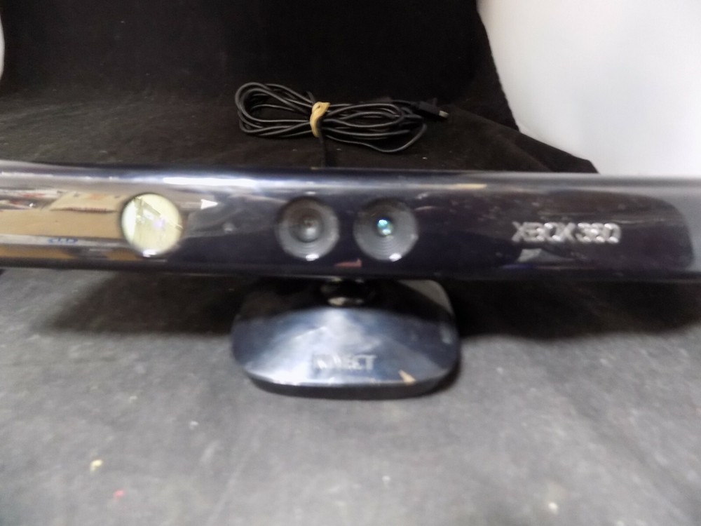 Xbox 360 Kinect Sensor with Kinect Adventures Guaranteed 100% scratch