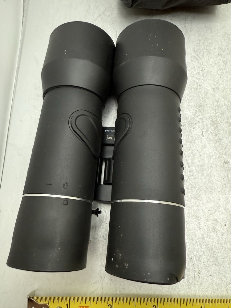 Condor Compact Performance Binoculars 10x40 With Storage Case, Snapped Strap !!