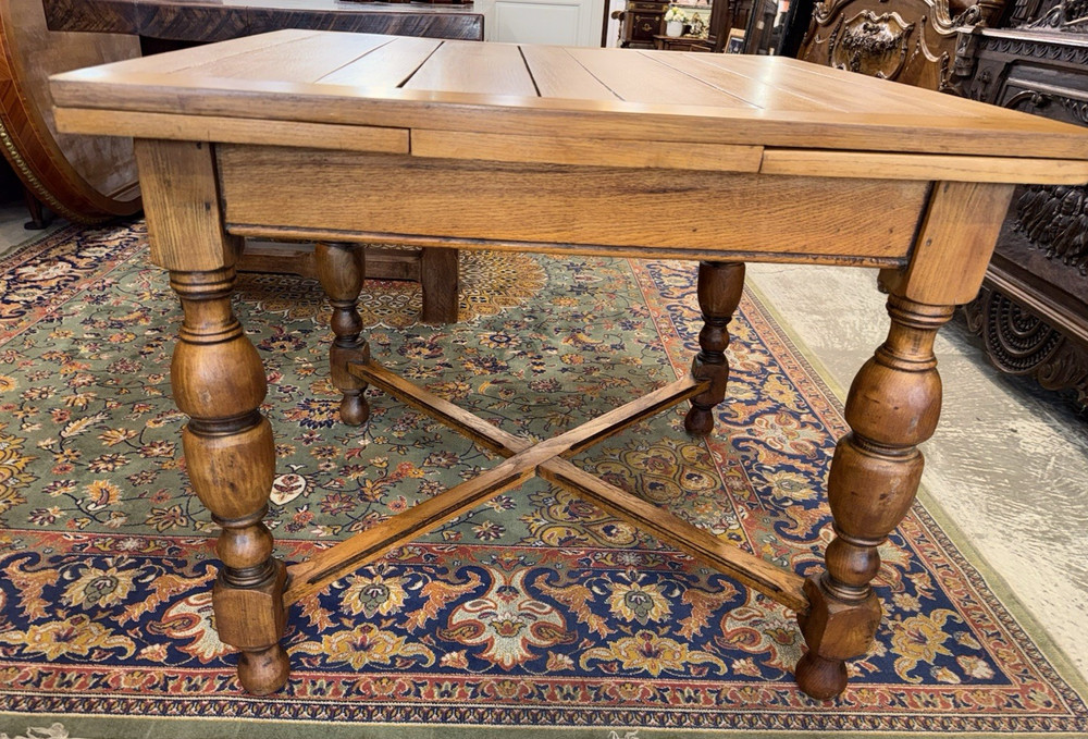 English Antique Oak Draw Leaf Table / Kitchen Table