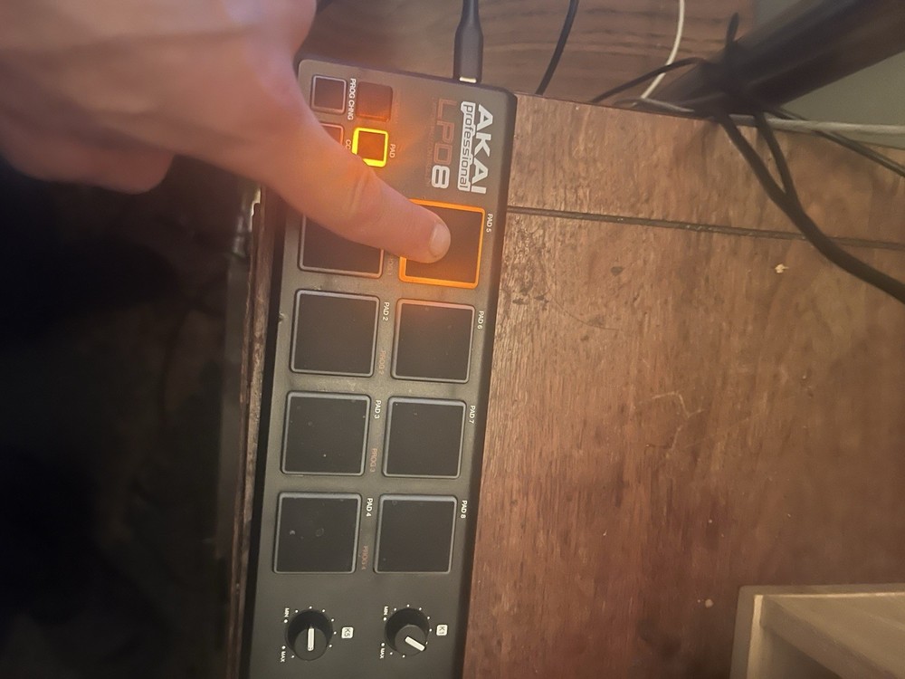 AKAI Pro LPD8 Portable Drum Pads & Controller