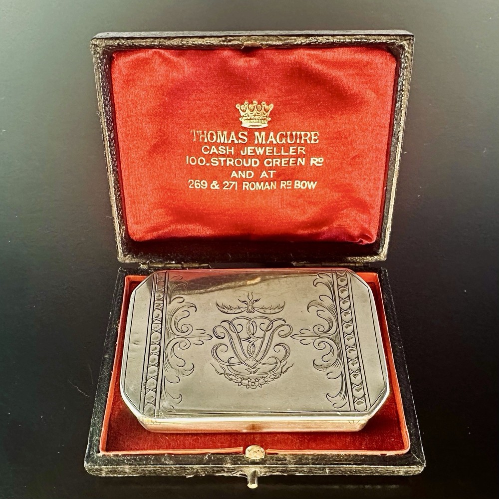 FINE Early 18th Century GEORGE I SOLID SILVER ENGRAVED SNUFF BOX c1720