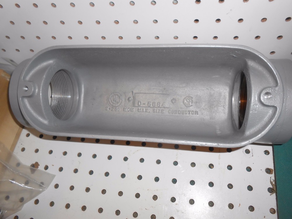 PAIR KILLARK 0C-8 3 INCH CAST ALUMINUM STRAIGHT  O SERIES TYPE C