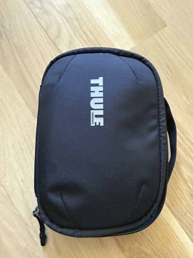 Thule Subterra PowerShuttle Black Electronics Organizer Case Travel Nylon Medium