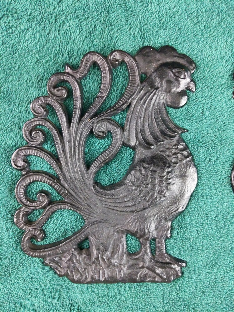 CAST IRON ROOSTERS WALL ART 7"tall