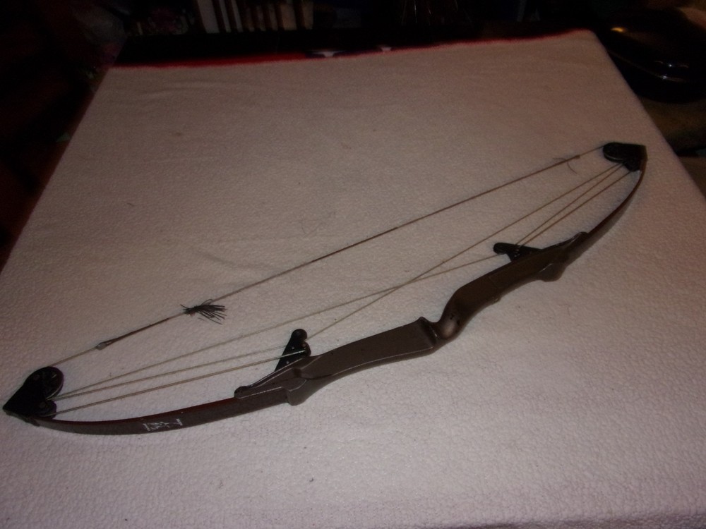 Bear Whitetail Hunter Vintage Compound Bow