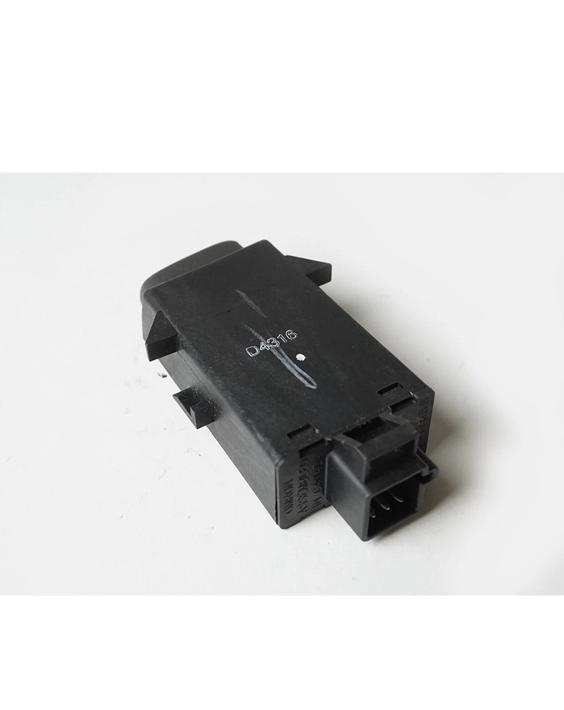 2000 - 2005 Cadillac Deville Hazard Emergency Light Switch BuTTon 25717688