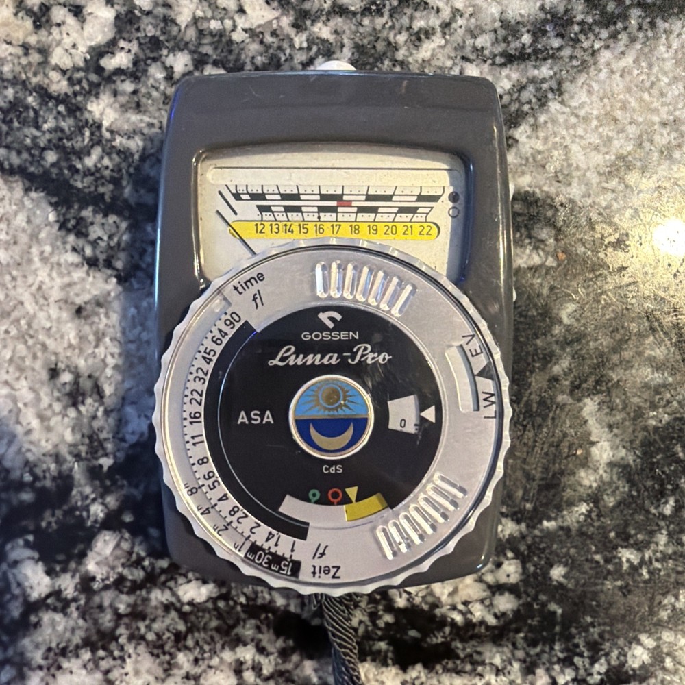 GOSSEN LUNA-PRO CAMERA LIGHT METER Missing Battery Cover