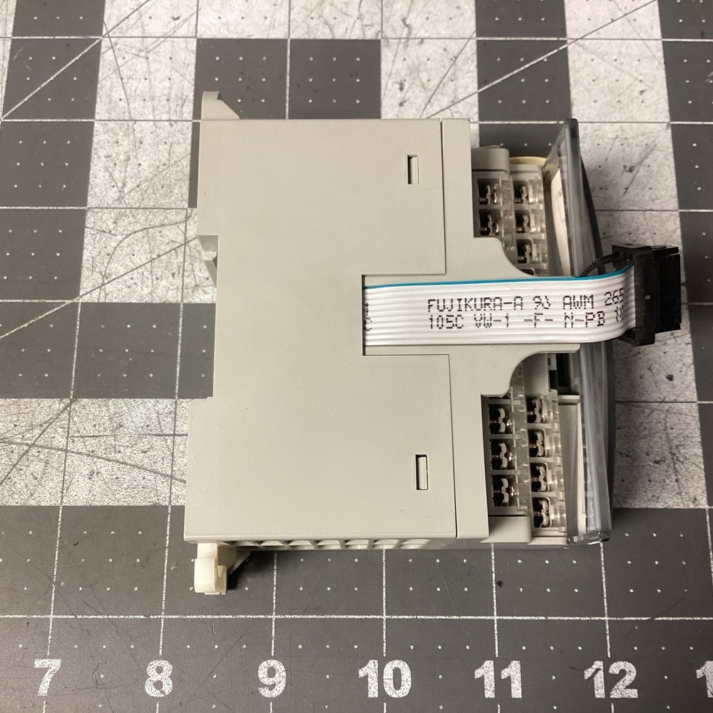 Allen-Bradley 1762-IQ16 Micrologix 26 Pt. Source Input Module (LBB38S)