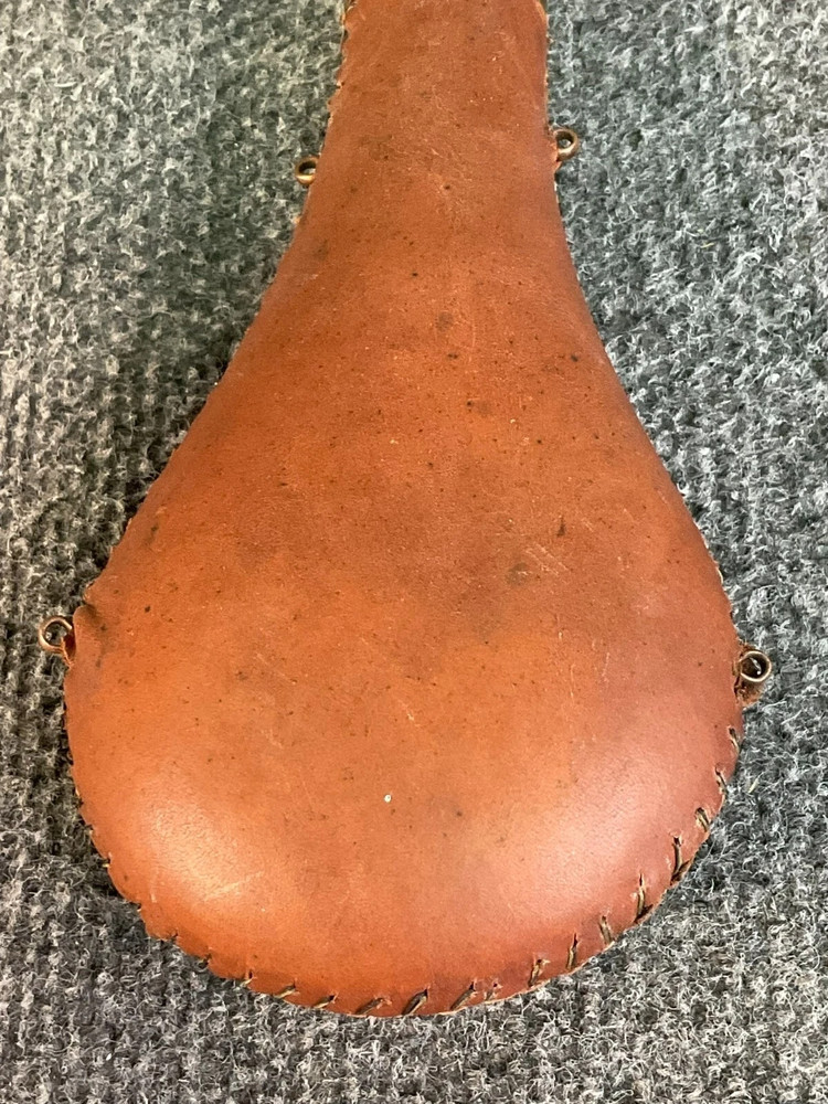 Vintage Brown Leather 🏺 Powder Flask – Muzzleloader Accessory