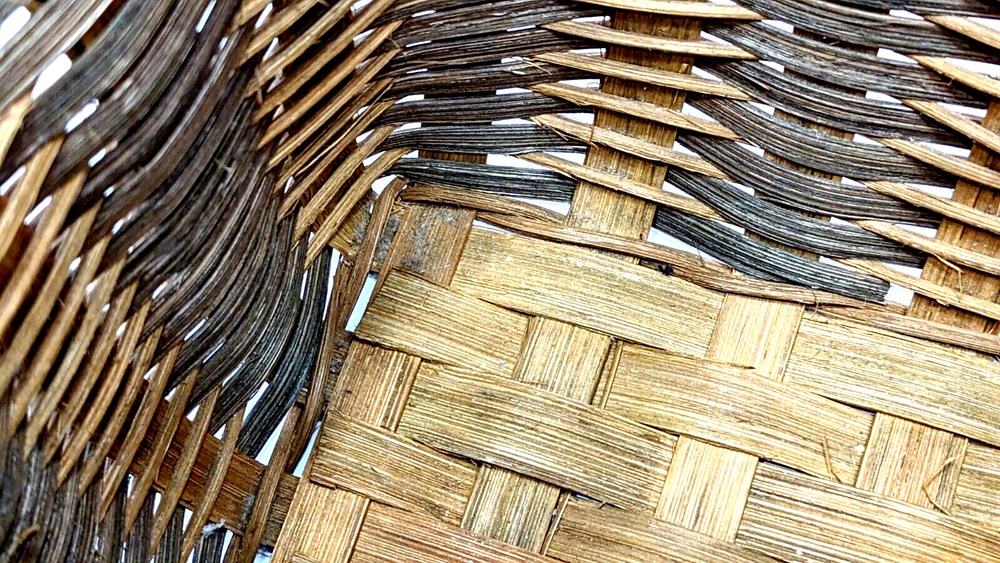 Bath & Bodyworks Tan Wicker Basket w/Handle, Fall 2000 Commemorative Maple Leaf