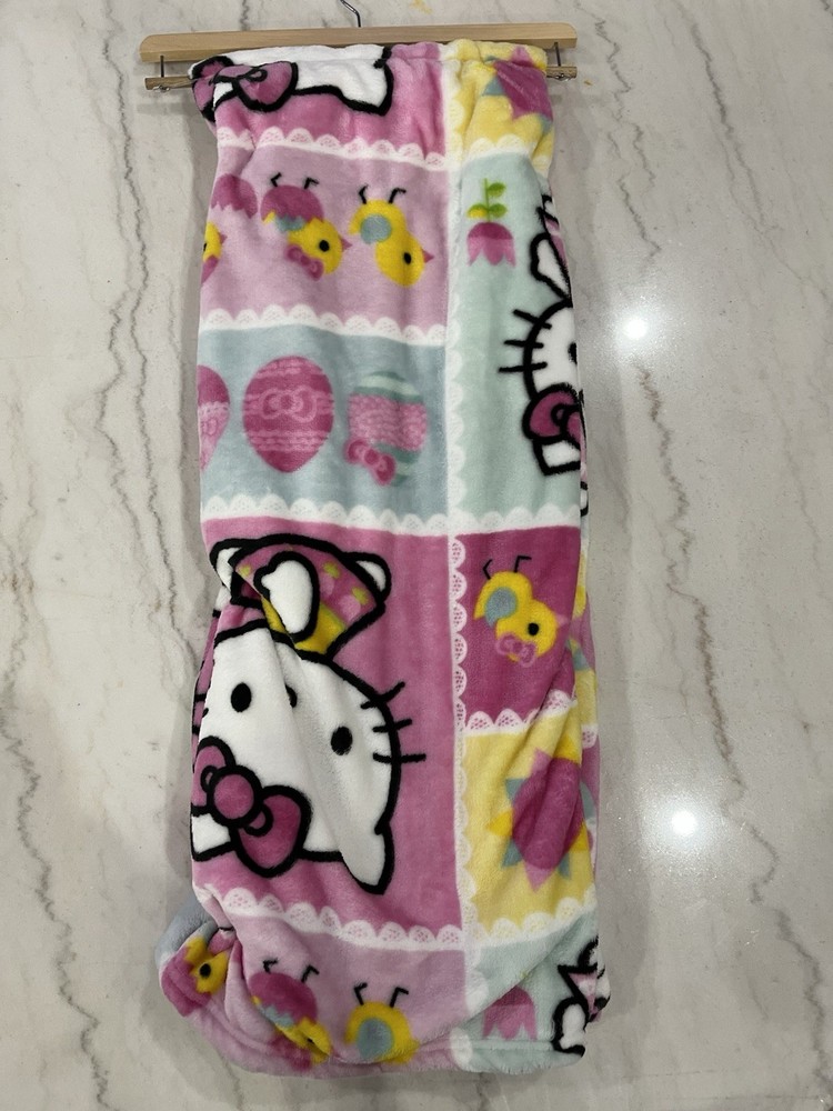 NWT Hello Kitty & Chicks, Eggs Easter Plush SIlk Touch Throw Blanket 50x70"