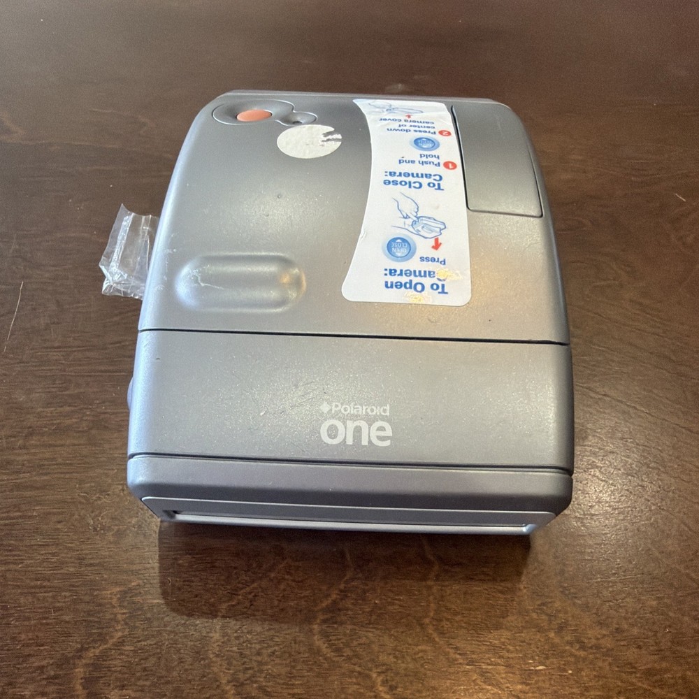 Polaroid One600 Classic Instant Camera Great Condition P24