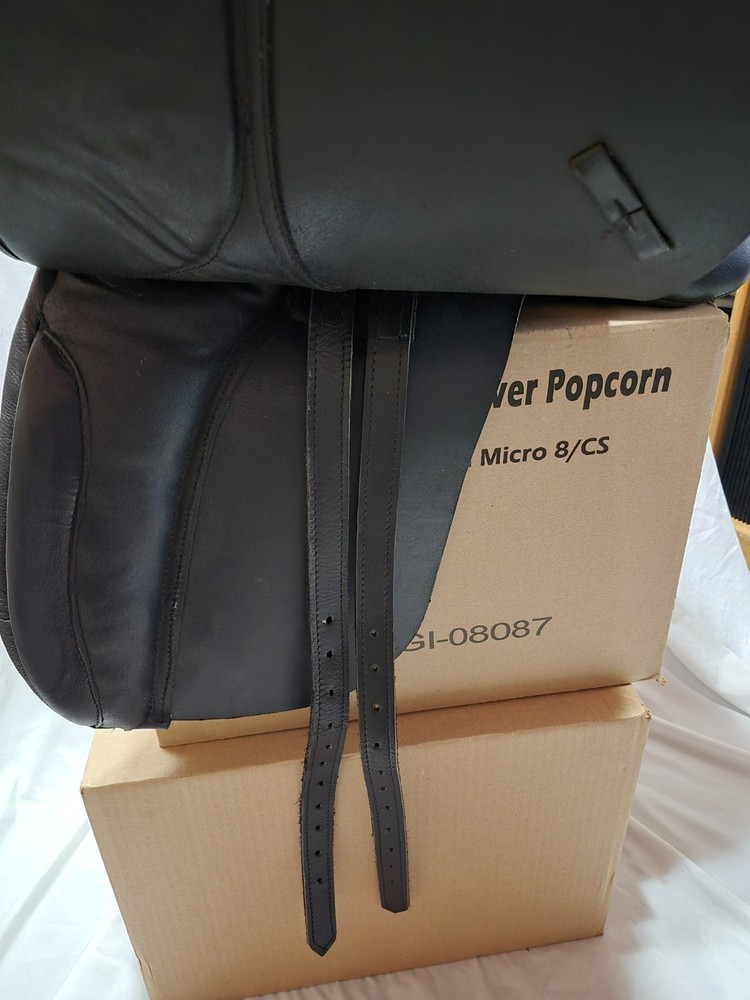Dressage Saddle 17" Black Good condition
