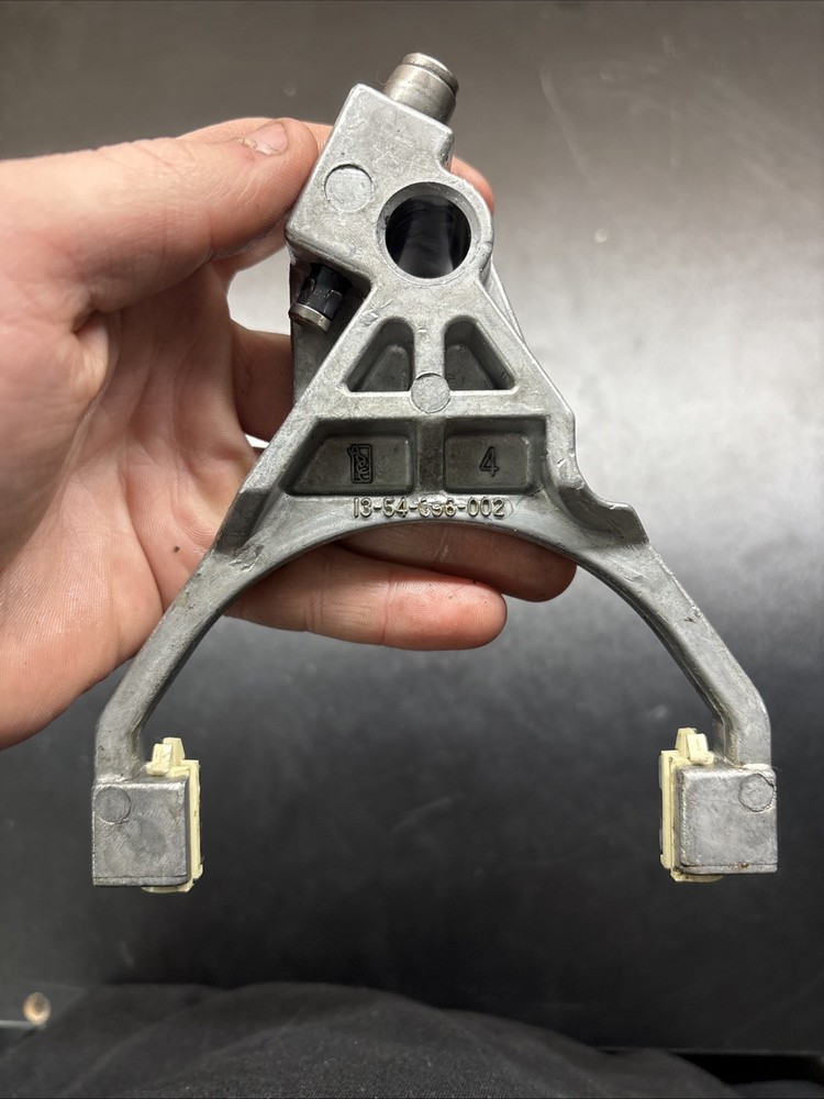Borg warner transfer case shift fork 13-54-096-002 Borg warner shift fork