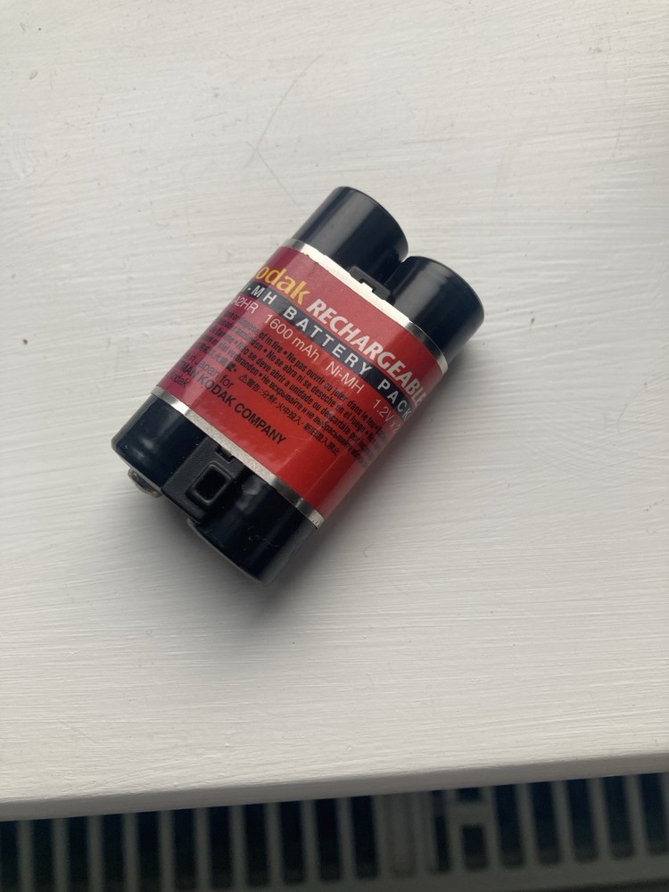 Kodak Easy Share Compact Camera Silver DX 4330 - with battery, untested