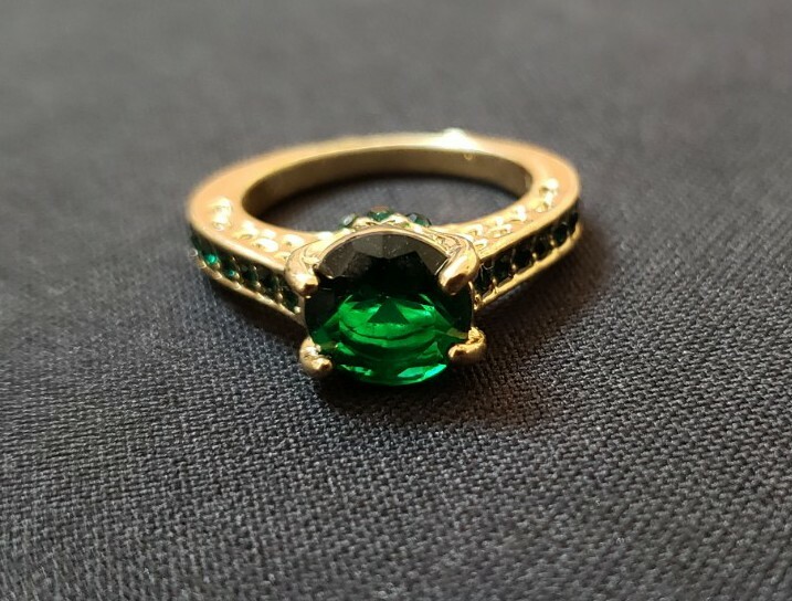 Pure gold plate emerald crystal solitaire ring