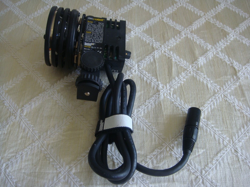 LOWEL- LIGHT With 2 Bescor Battery Packs.