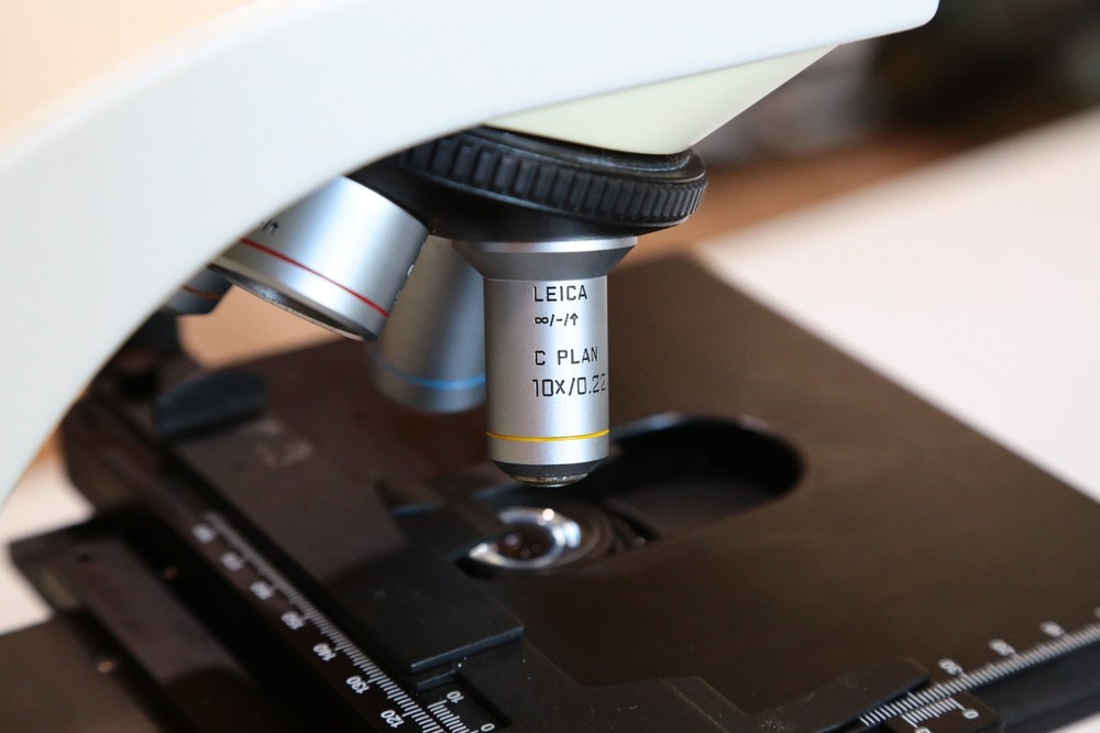 Leica DME Biological Microscope with C PLAN & N PLAN Objectives 2.5x/4x/10x/40x