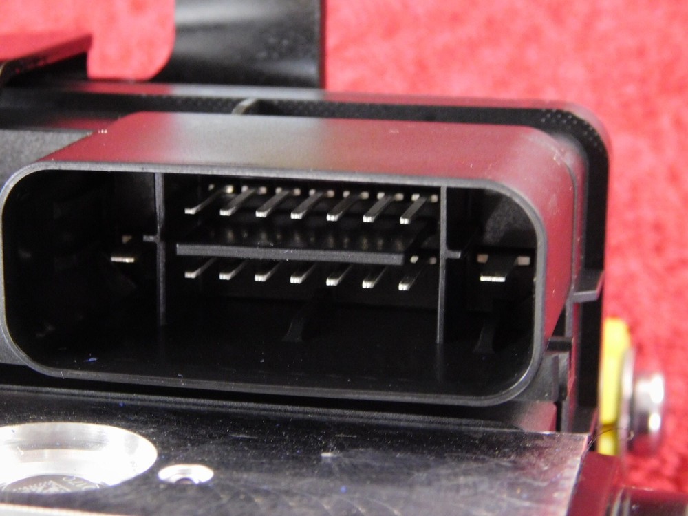 ABS Pump / Modulator / Control Unit *MINT! ~ Triumph Speed Triple 1200RR 1200RS