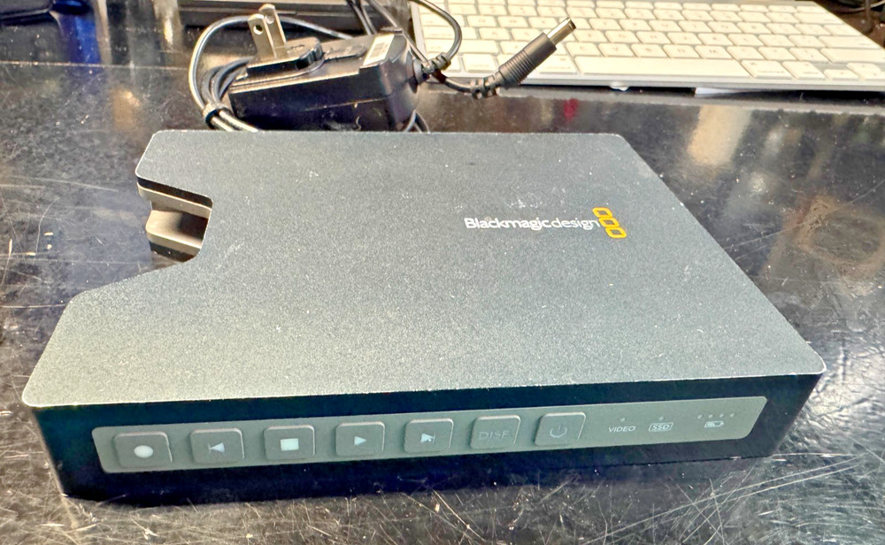 hyperdeck shuttle 2 with power supply SDI HDMI