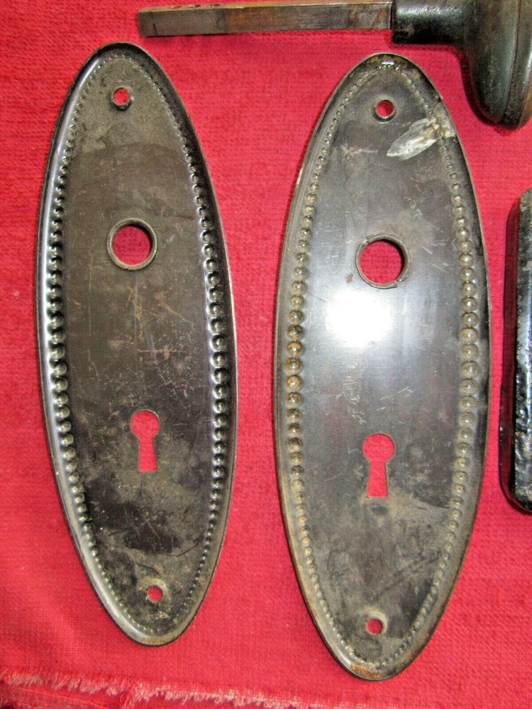 SET ANTIQUE VINTAGE BEADED OVAL DOOR KNOBS, DOOR MORTIS, STRIKE & BACKPLATES