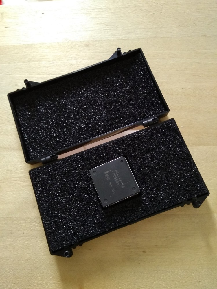 Vintage Intel 80286-10 CPU - Good Working Chip