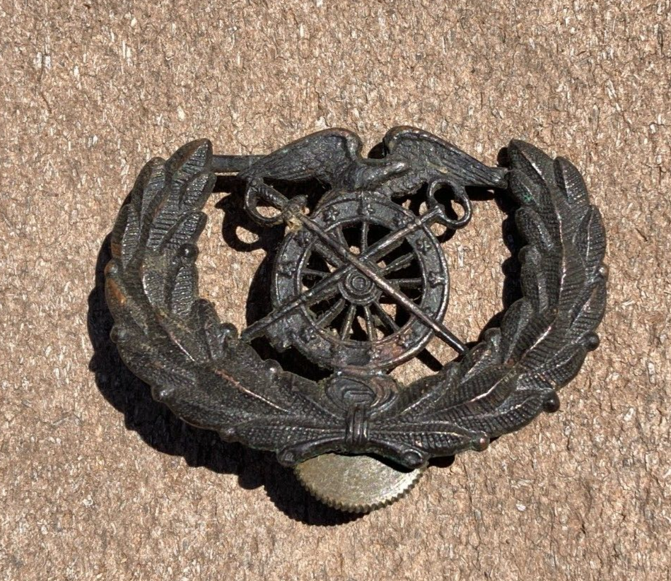 WW1 OR EARLIER U.S. ARMY SERGEANT QUARTERMASTER CAP BADGE