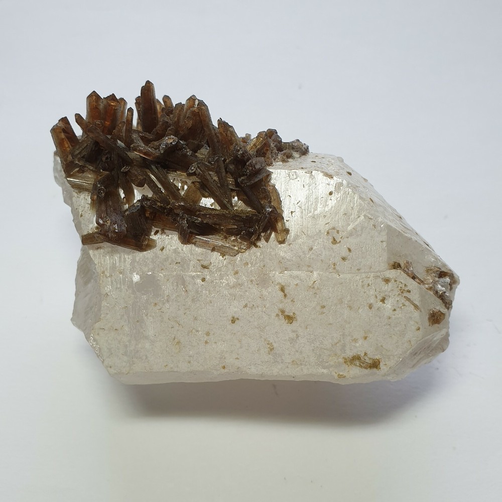 Childrenite on Quartz