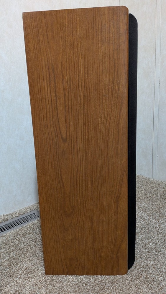 Technics Vintage Speaker Cabinets With Speaker Wire And Amplifier Receiver
