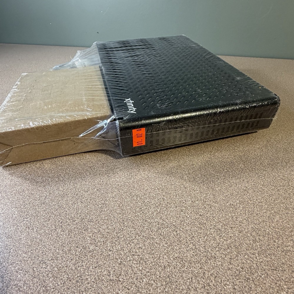 Xfinity - Comcast Cable Box Model PR150BNM W/Cords, Remote & Battery