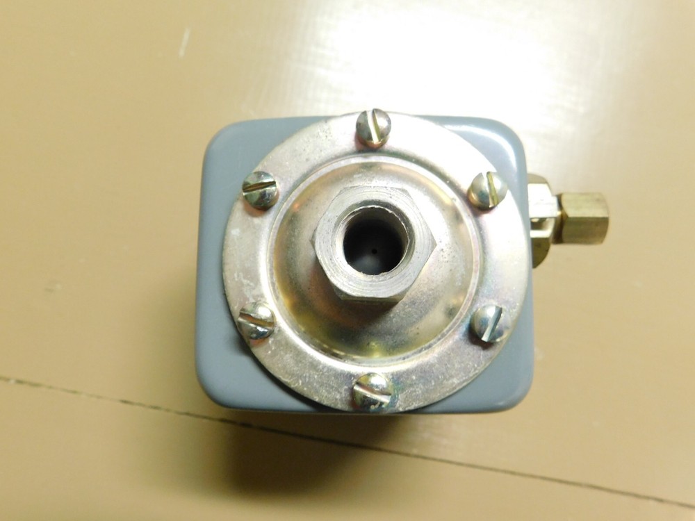 Furnas GU7 Pressure Switch
