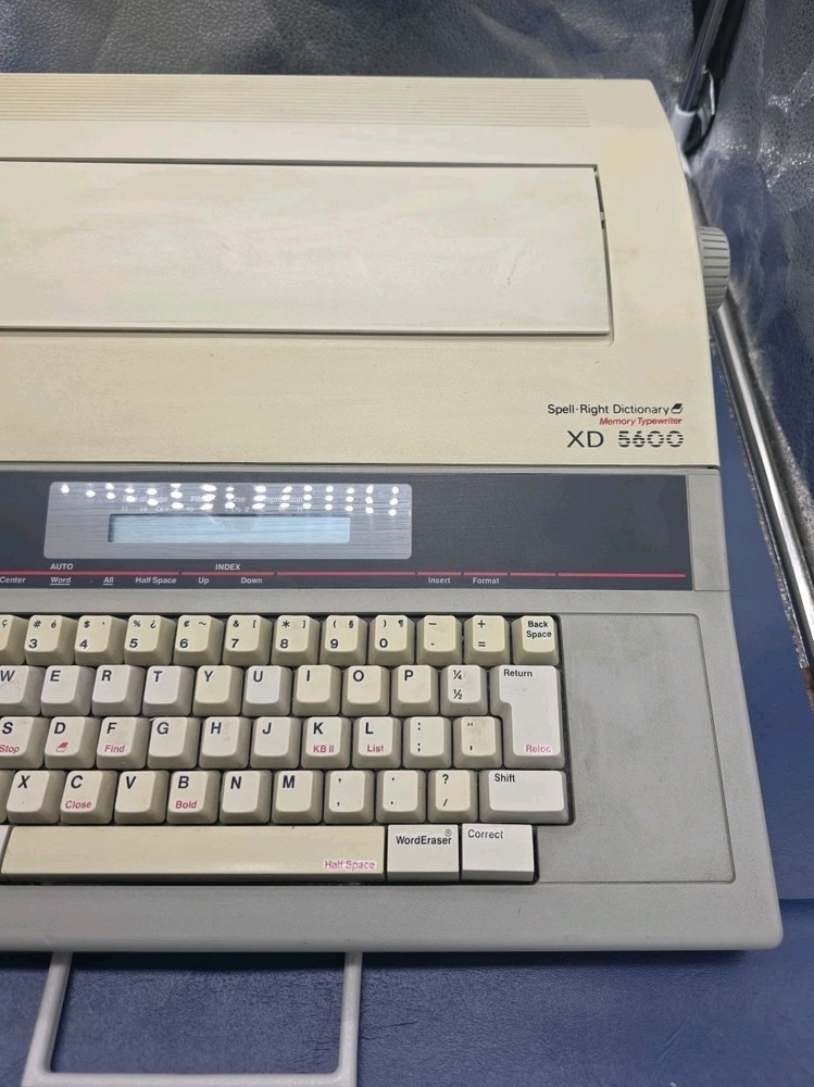 Smith Corona XD5600 Spell Right Dictionary Memory Typewriter *Tested*