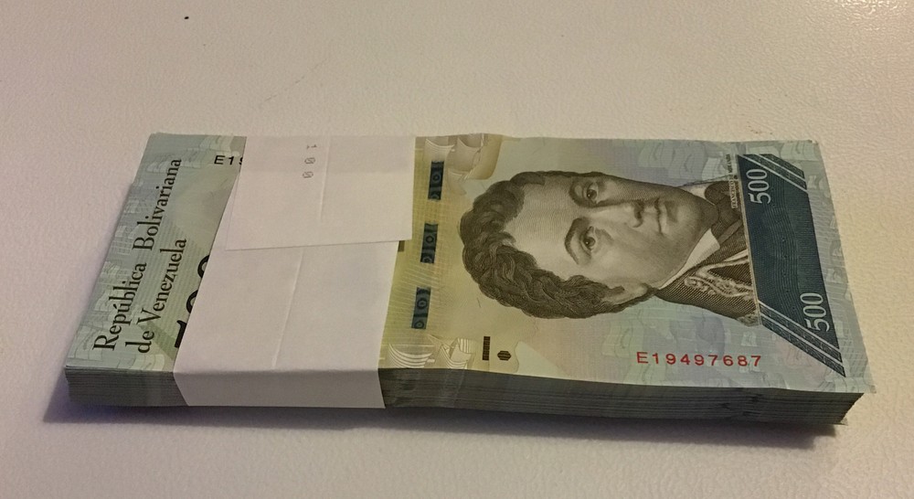 Venezuela Banknote Bundle. 100 X 500 Bolivares. Dated 2017. Unc.