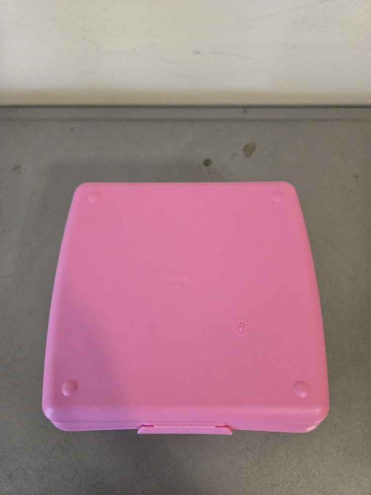 Tupperware Sanrio Hello Kitty Sandwich Keeper