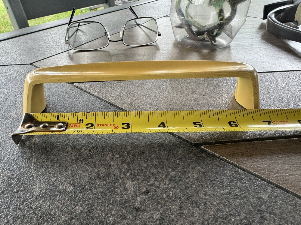 TELEVISION HANDLE Unknown Type 6-13/16 Inch Between Mounting Holes Plastic
