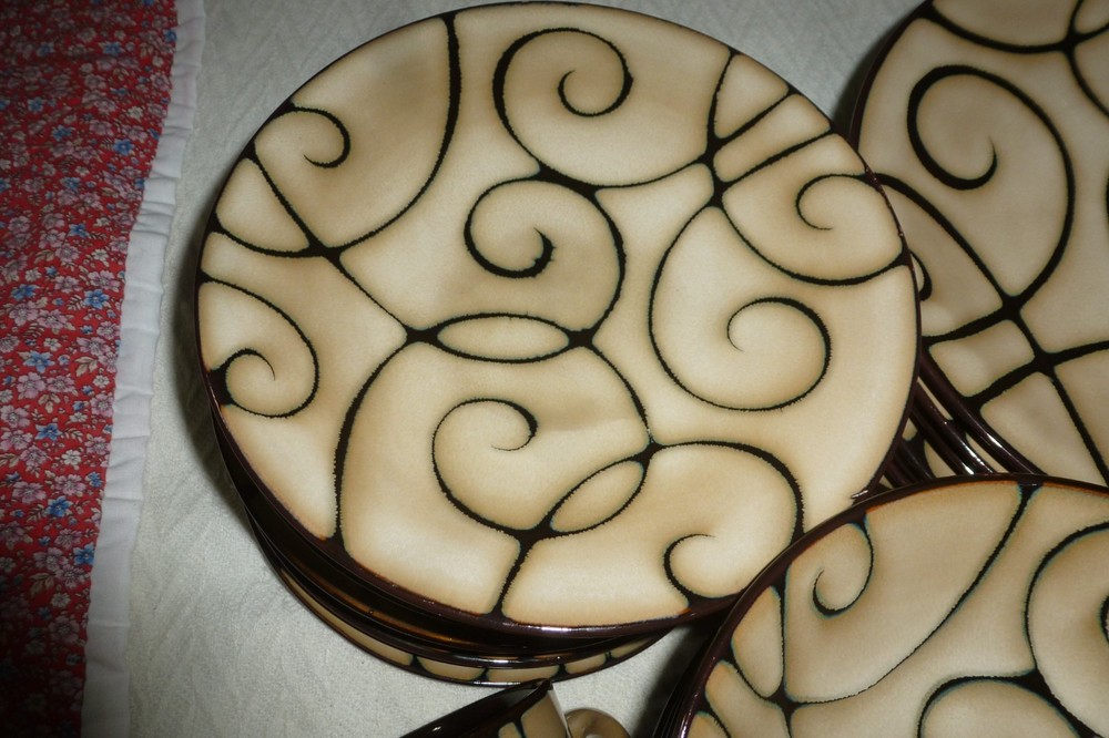 PFALTZGRAFF Stoneware Black Scroll service for 8 included 32 pc Total