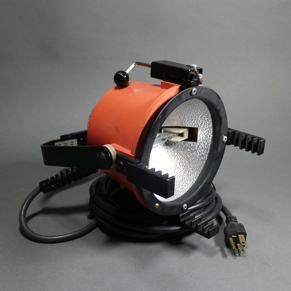 Calumet / Bowens 650 watt variable spot light w/ Bulb & Cable