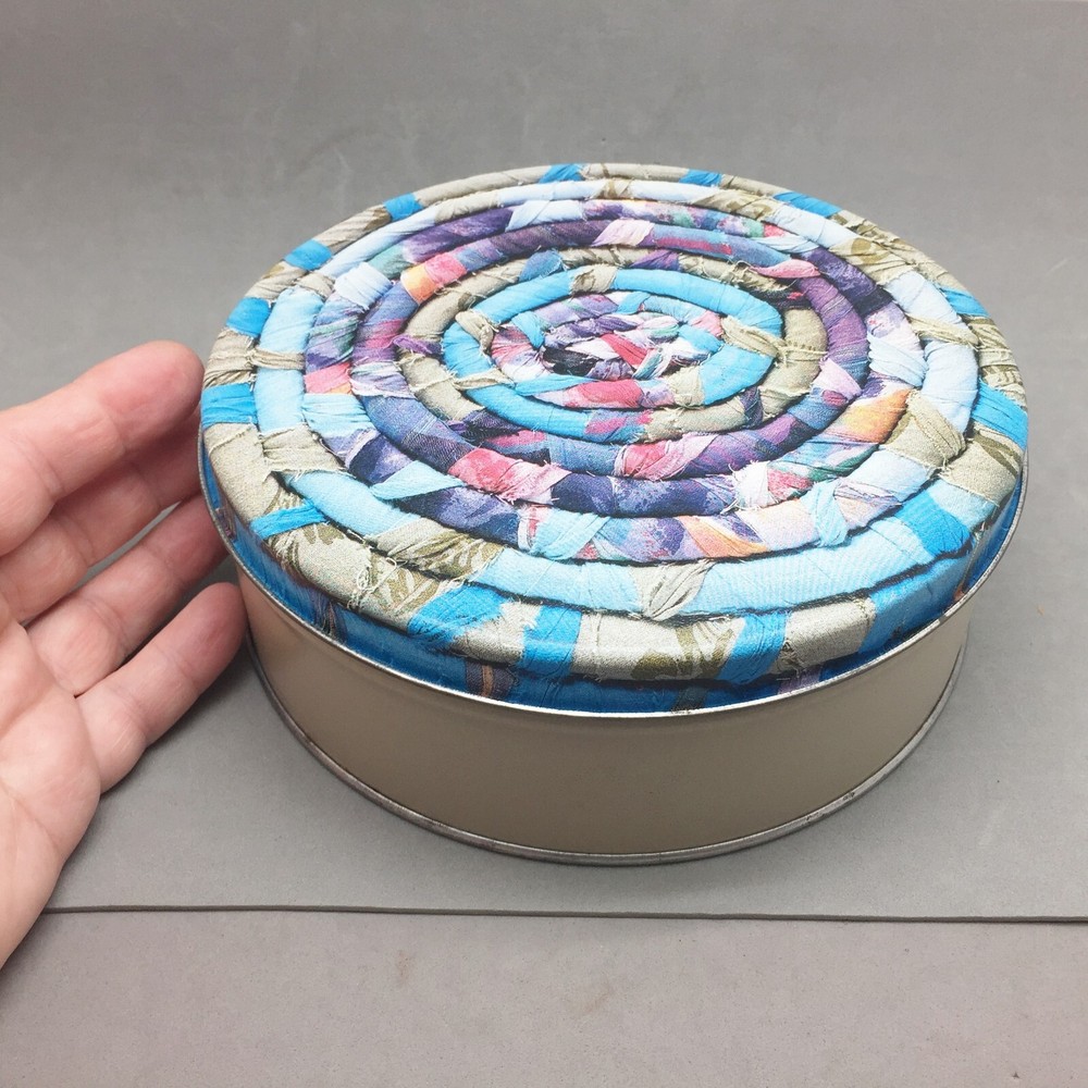 Fruit Cake Candy Cookie Button Storage Tin 7.25" Lithograph Top Coiled Rag Rug