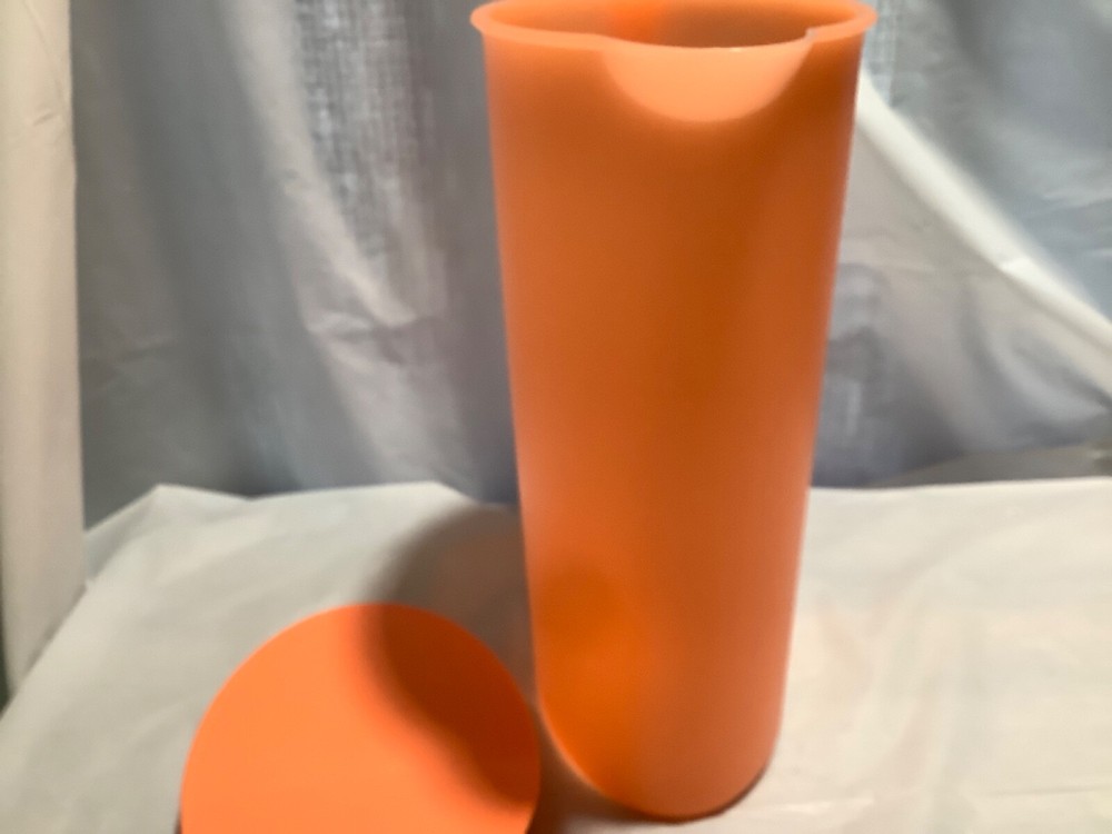 Tupperware Impressions 2 Quart Refrigerator Pitcher 3333 Orange NICE